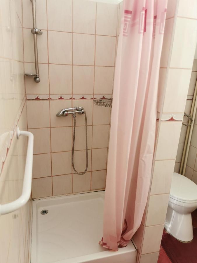 ホテル Kis Rigo Vendeghaz Salgótarján エクステリア 写真